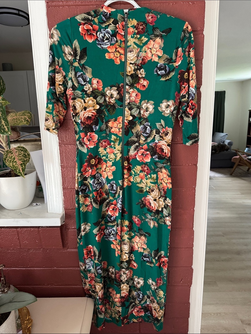 Alice + Olivia Delora Fitted Green Floral Midi Dress w/ 3/4 Sleeves Size 4 - Picture 6 of 12